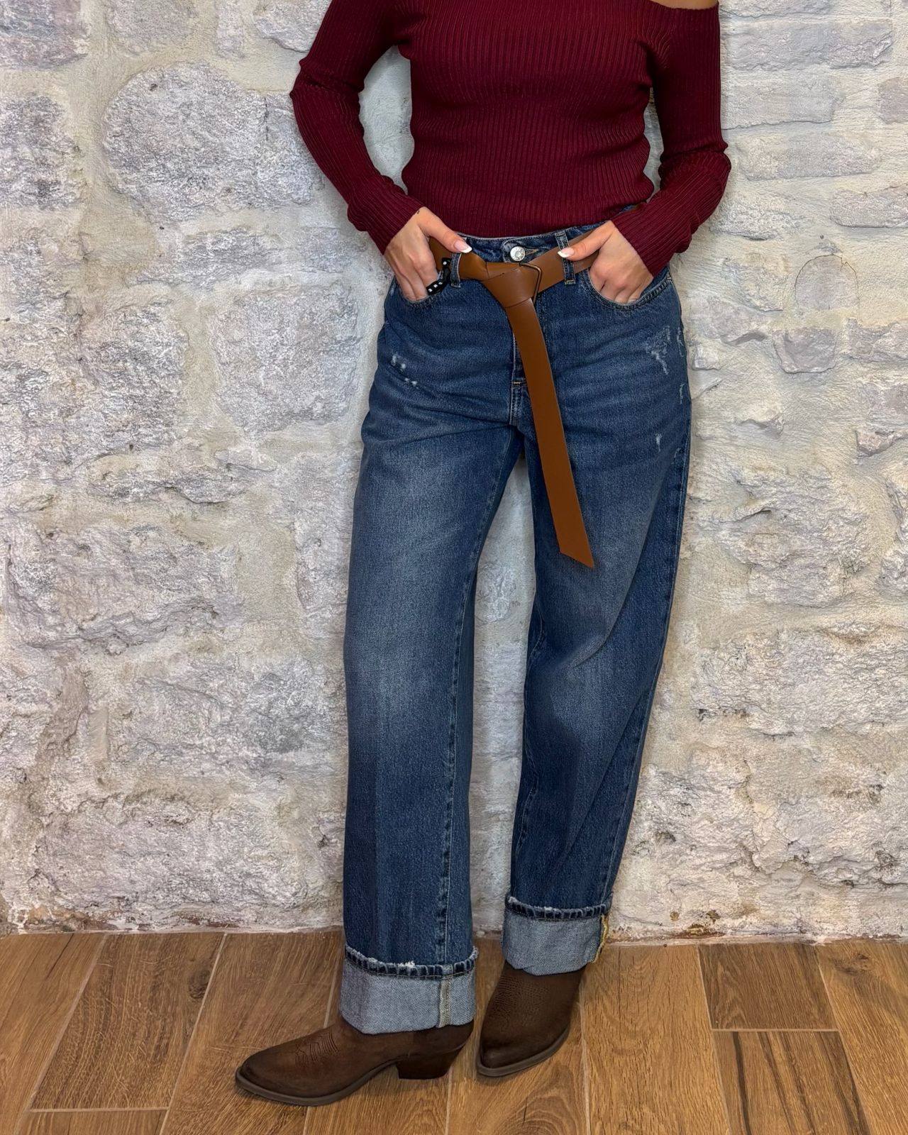  HAVE ONE jeans MANDY lavaggio medio con rotture e cintura Image