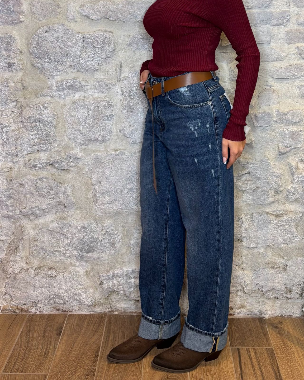  HAVE ONE jeans MANDY lavaggio medio con rotture e cintura Image