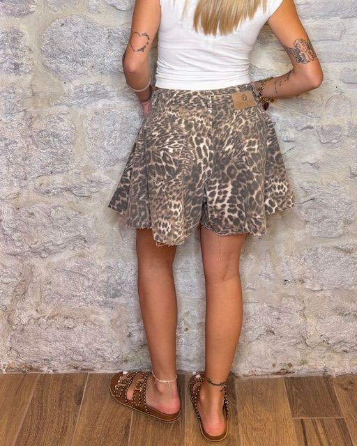 HAVE ONE  shorts farfalla maculato Image