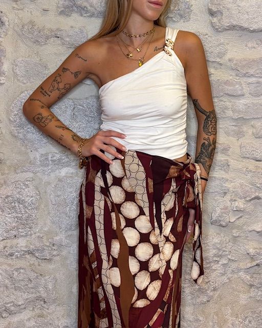 SUSY MIX top crop monospalla bianco con accessorio  Image