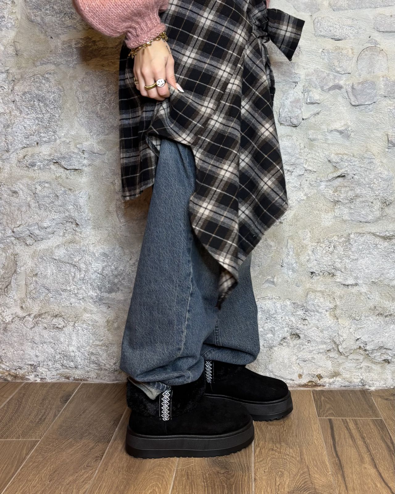 NUMERO6 SELECTION Stivaletto platform con pelliccia nero Image