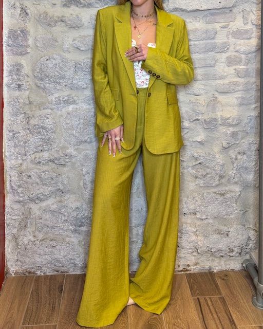 TENSIONE IN coordinato giacca e pantalone goffrato ocra Image