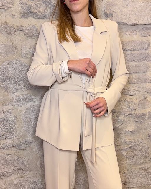 SUSY MIX set coordinato in crepe burro pantalone e giacca con cintura Image