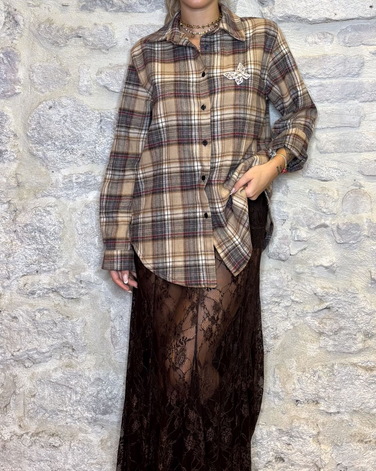 NUMERO6SELECTION Camicia check caramello con spilla Image