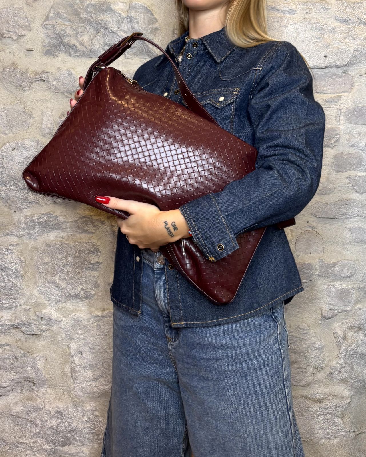 VIVIENNE D borsa in ecopelle intrecciata bordeaux Image