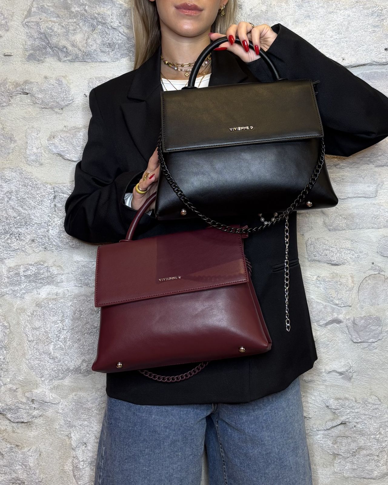 VIVIENNE D borsa in ecopelle con catena nero Image