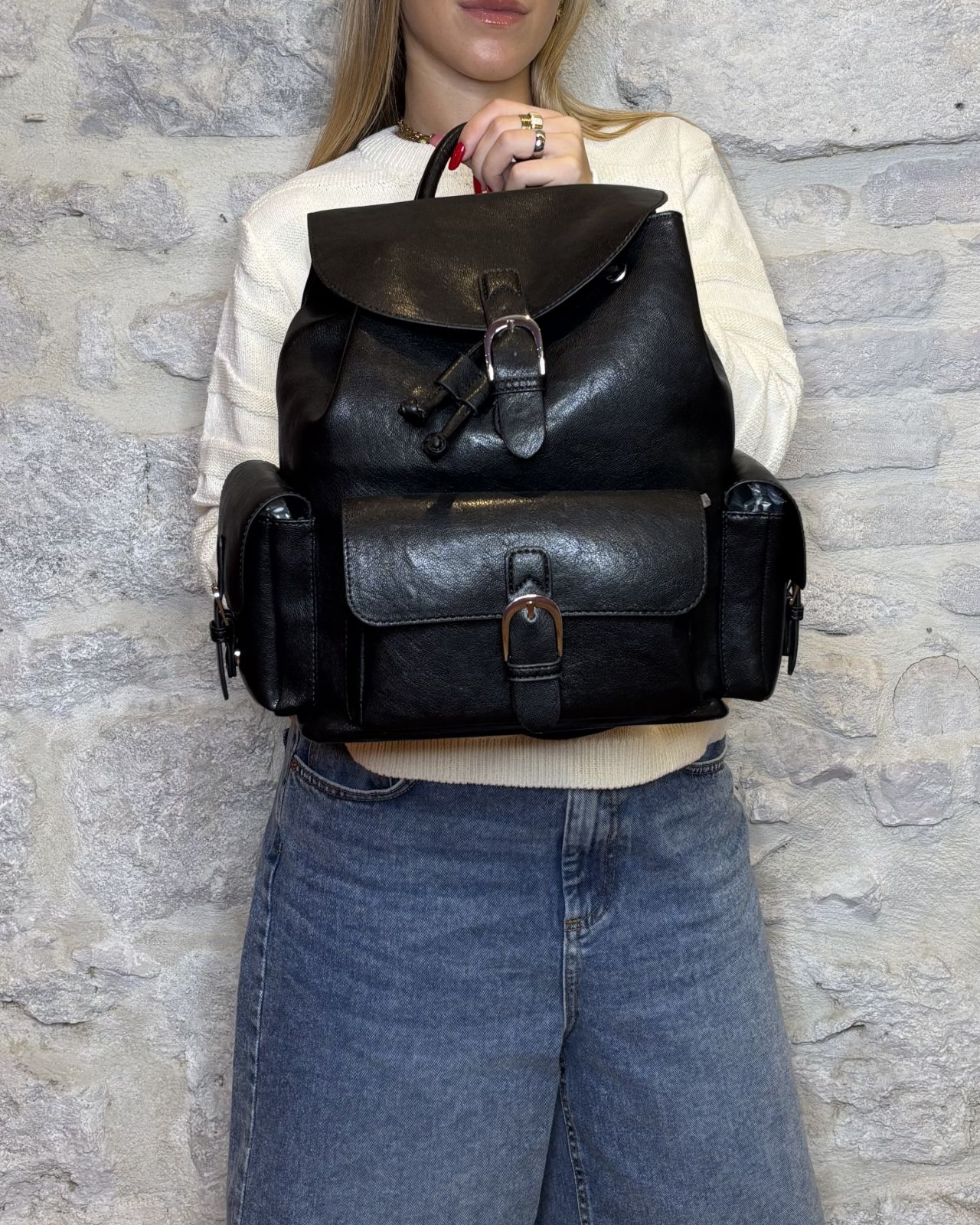 VIVIENNE D Zaino vintage in ecopelle nero Image